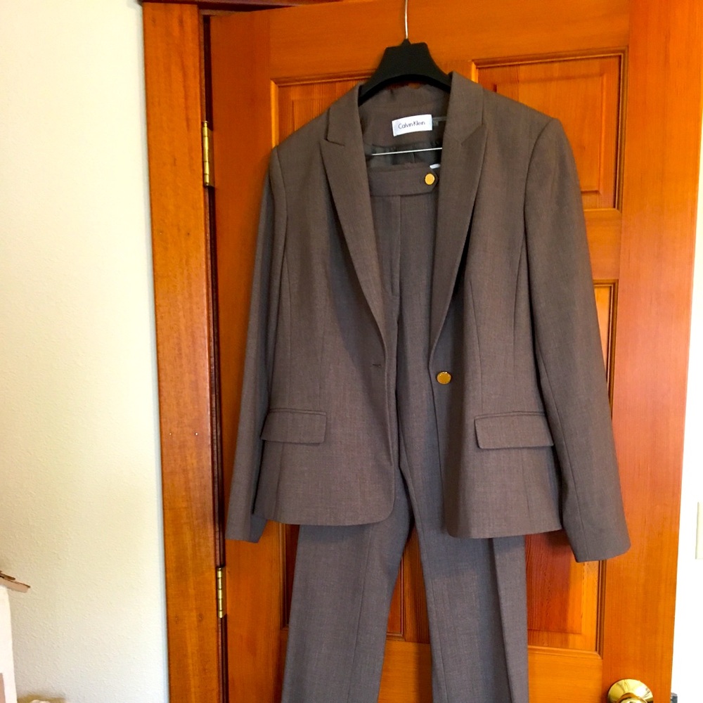 Calvin Klein Pant and blazer suit Caper color.